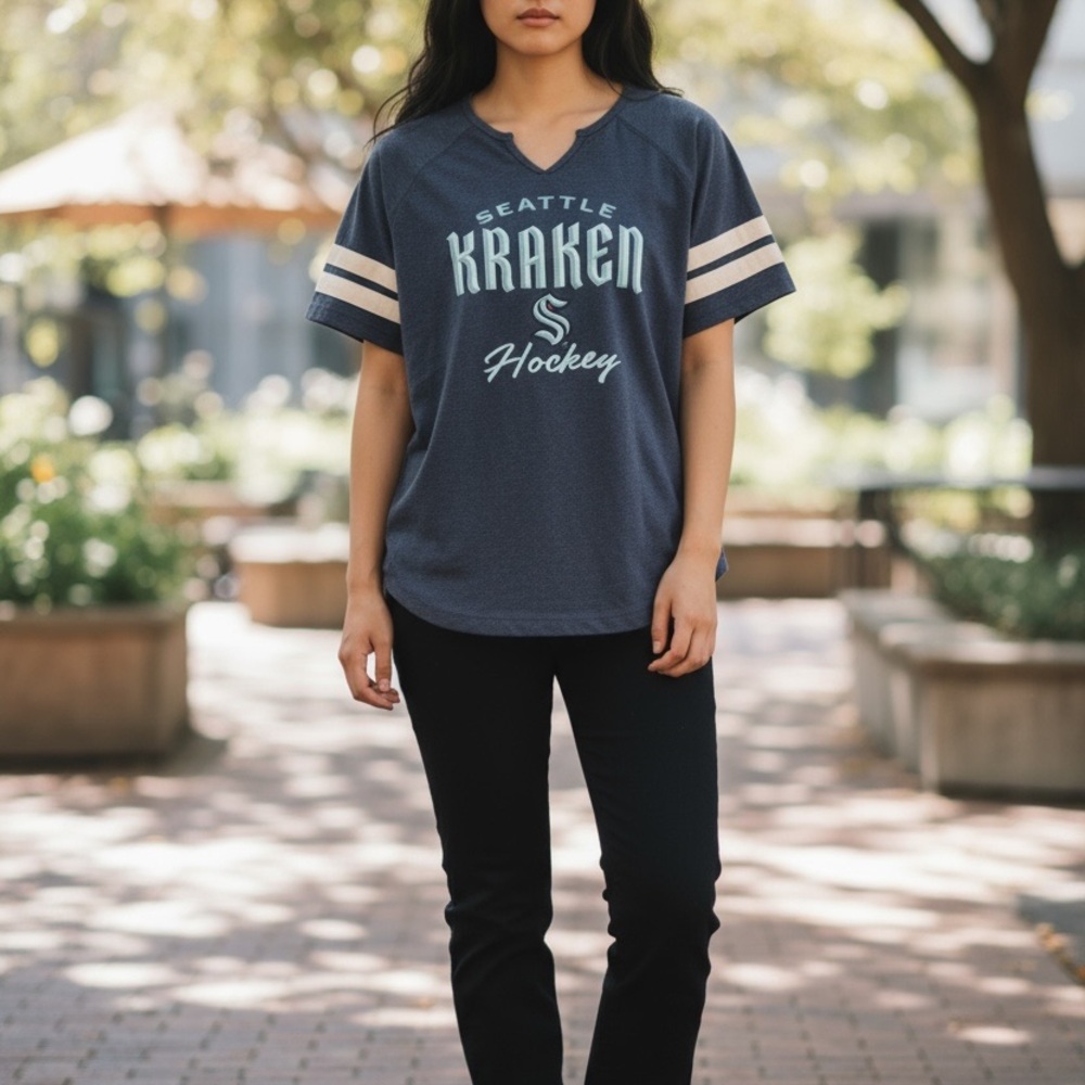 Fanatics Women’s Hockey Seattle Kraken Navy Blue Short Sleeve Tee Size Large